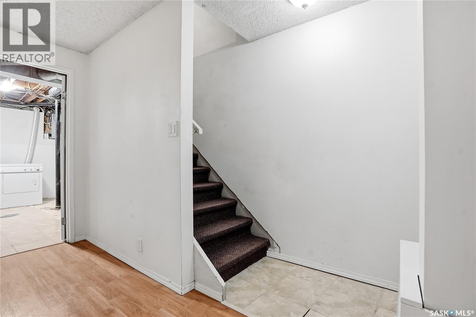 68 Carleton DRIVE - 33