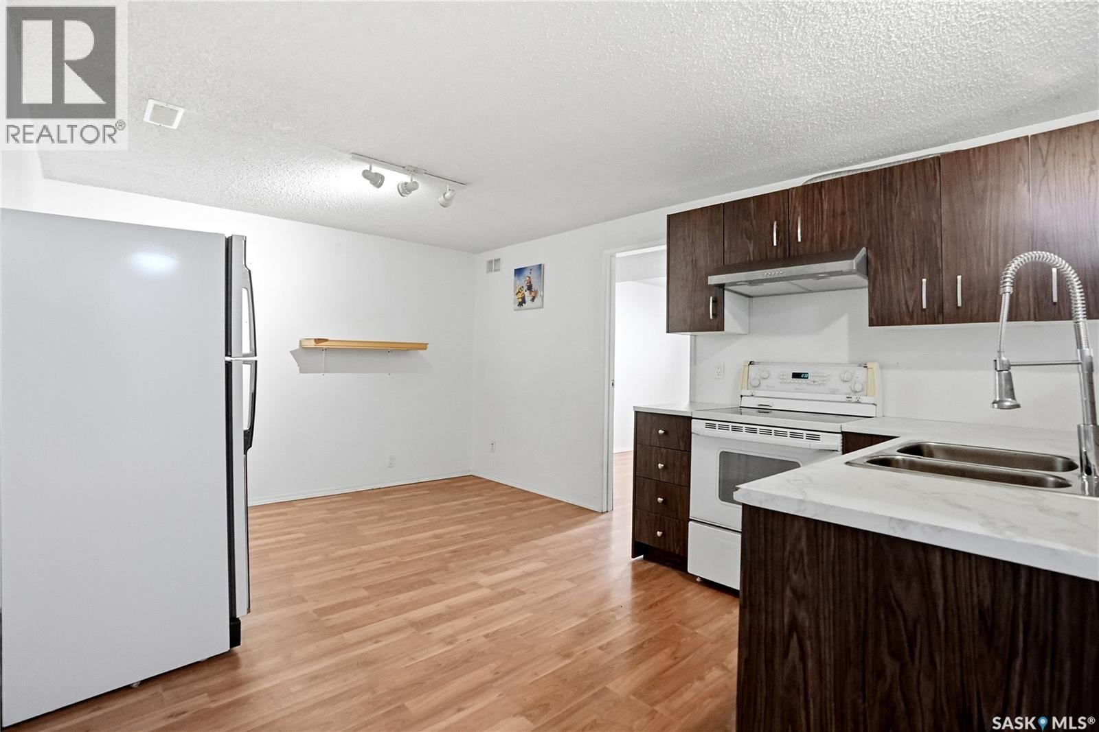 68 Carleton DRIVE - 35