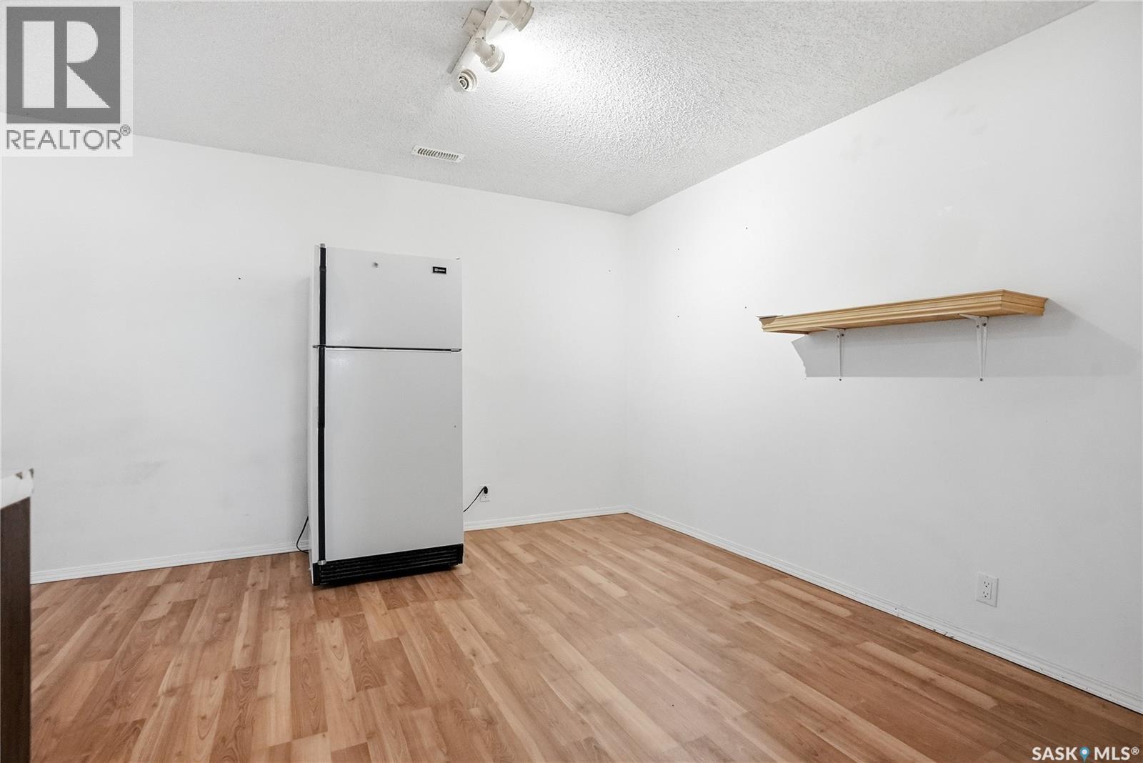 68 Carleton DRIVE - 37