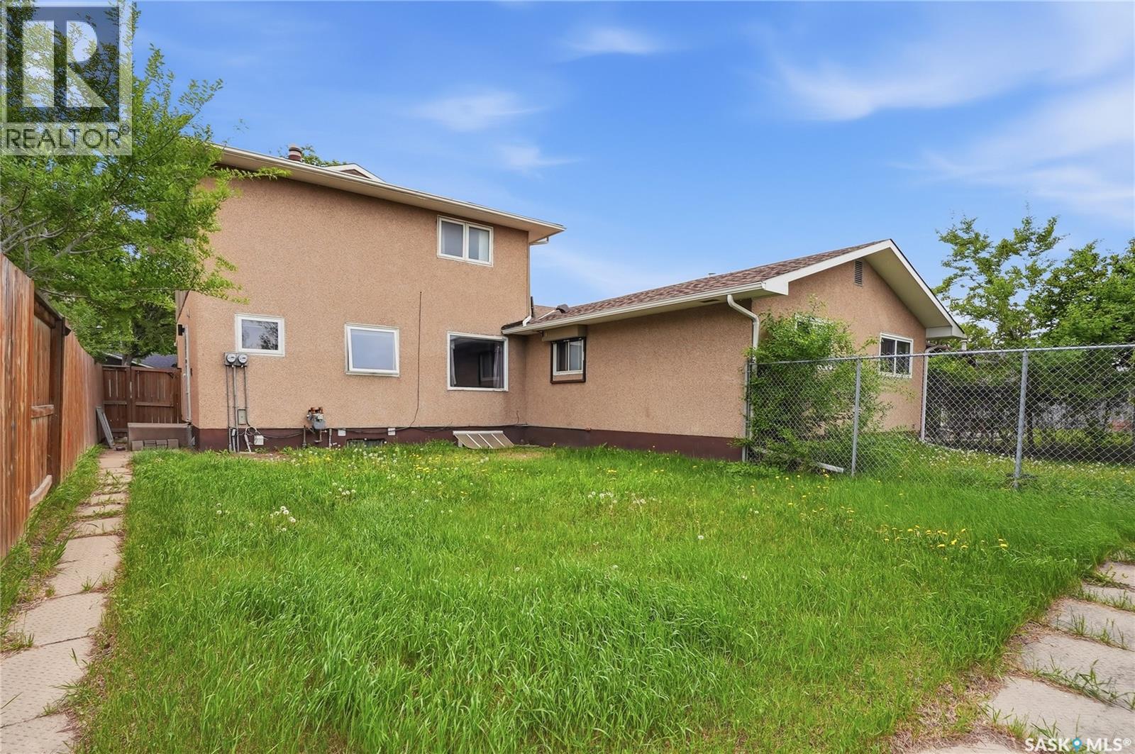68 Carleton DRIVE - 47