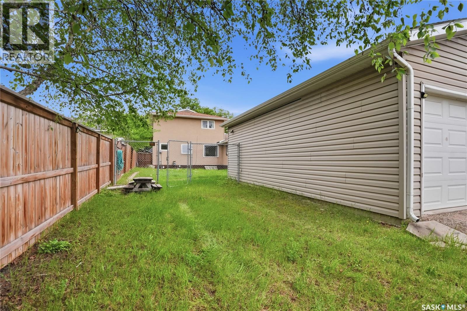 68 Carleton DRIVE - 49