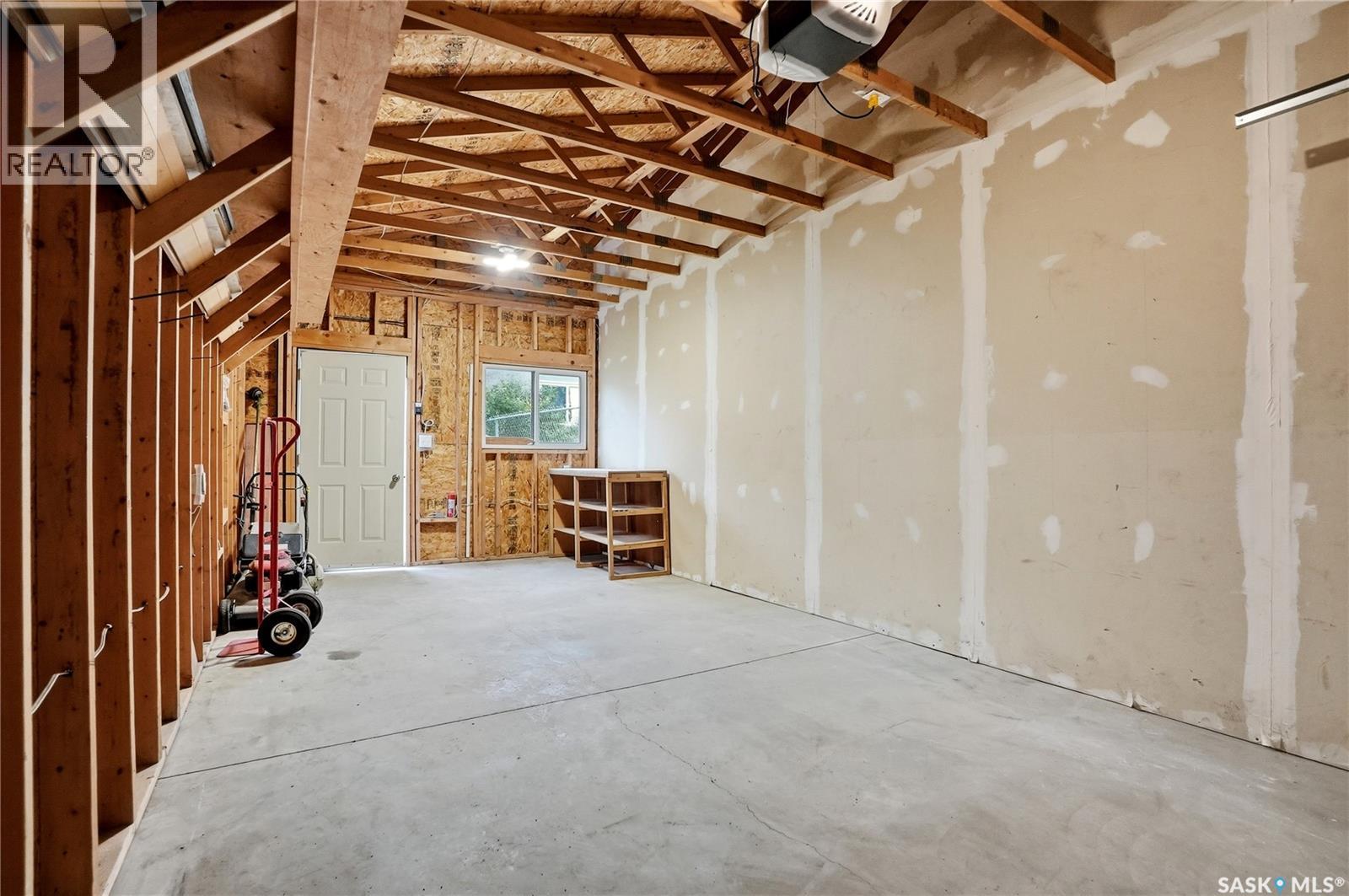 68 Carleton DRIVE - 51