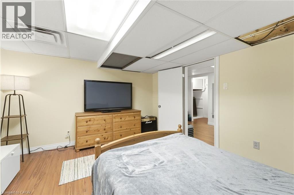 54 RANDALL Avenue - 38