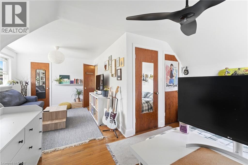 54 RANDALL Avenue - 27