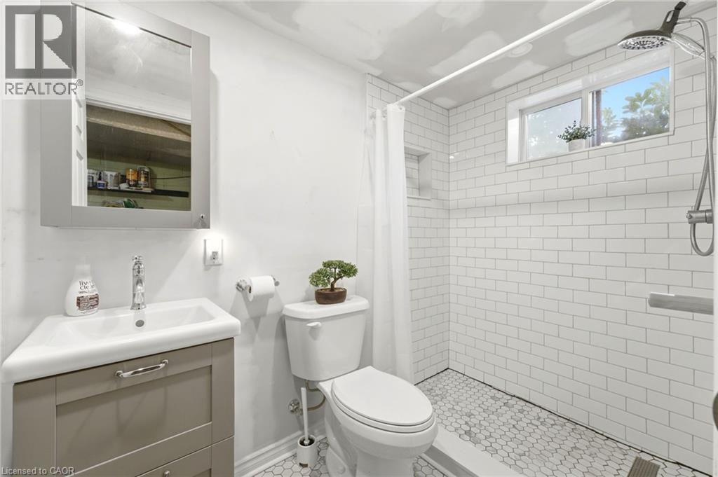 54 RANDALL Avenue - 39