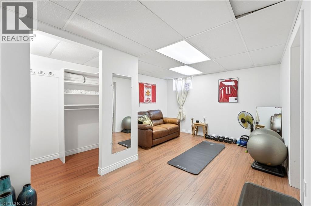 54 RANDALL Avenue - 32