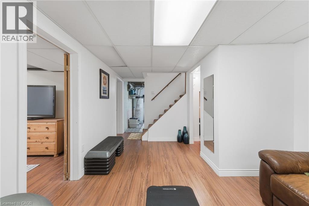 54 RANDALL Avenue - 33