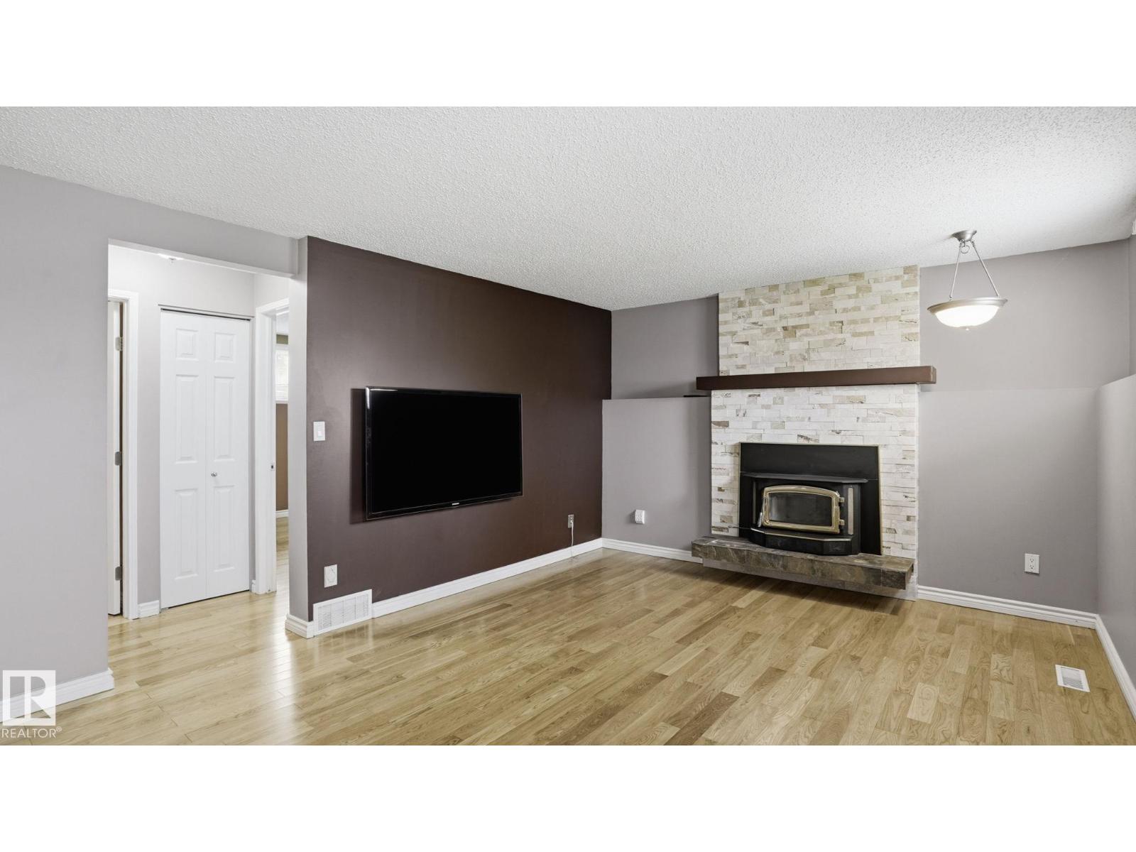 4309 47 ST - 23
