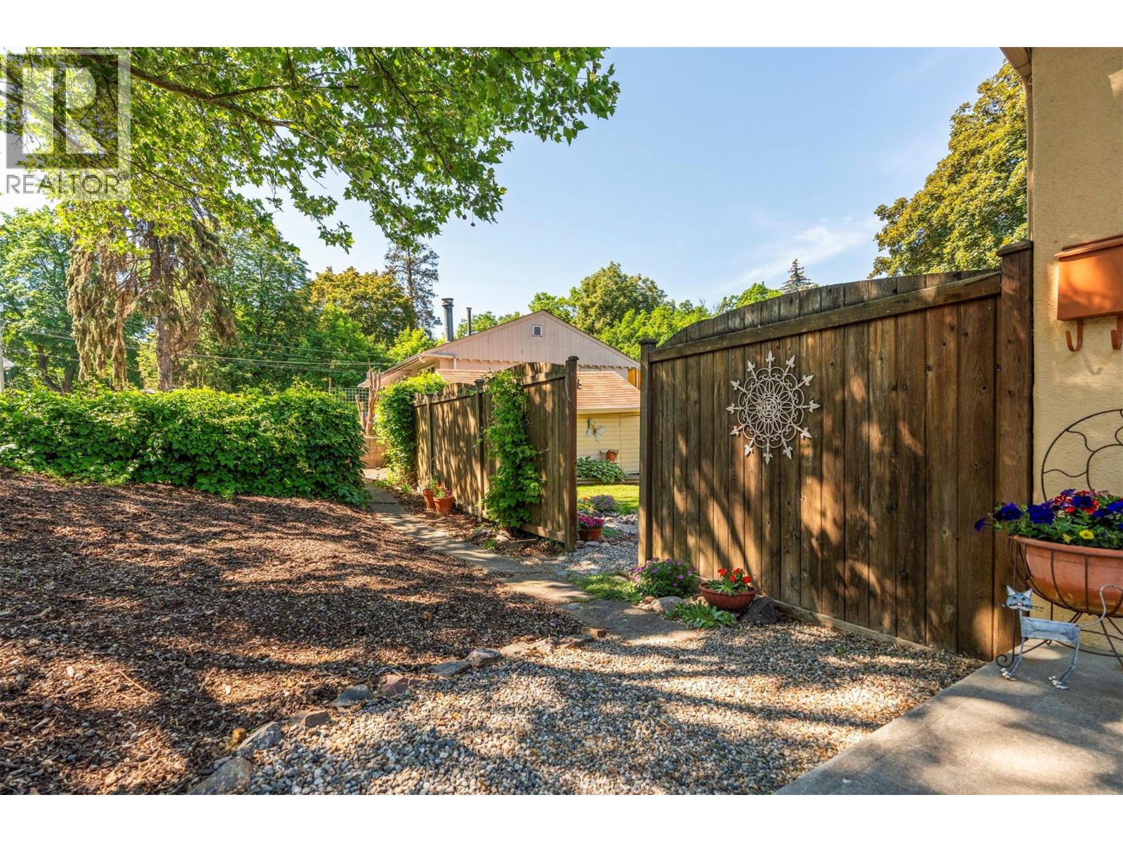 2400 32 Avenue - 29