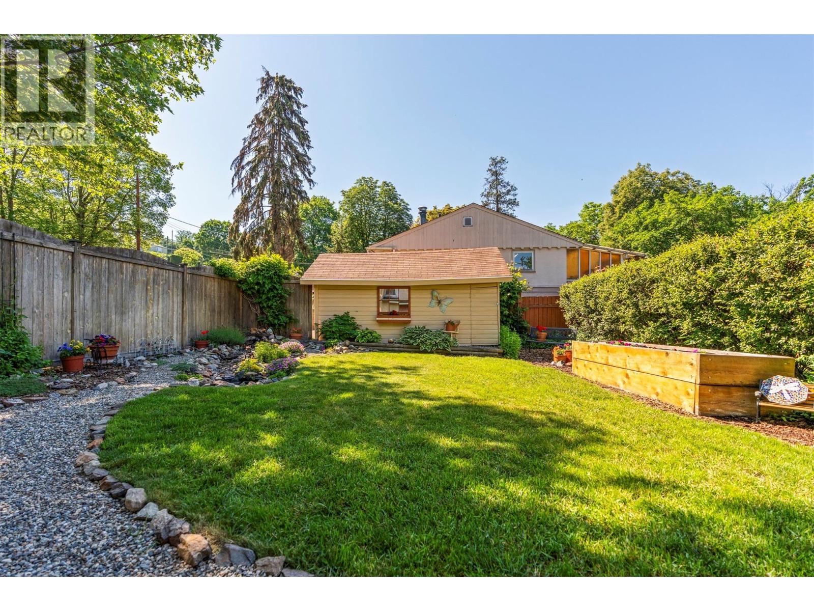 2400 32 Avenue - 32