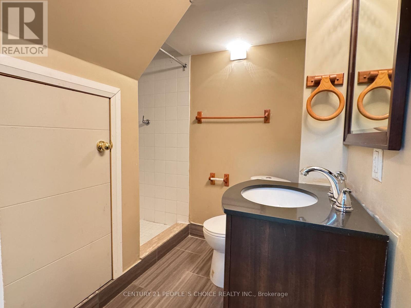 586 CENTRAL PK BOULEVARD N - 16