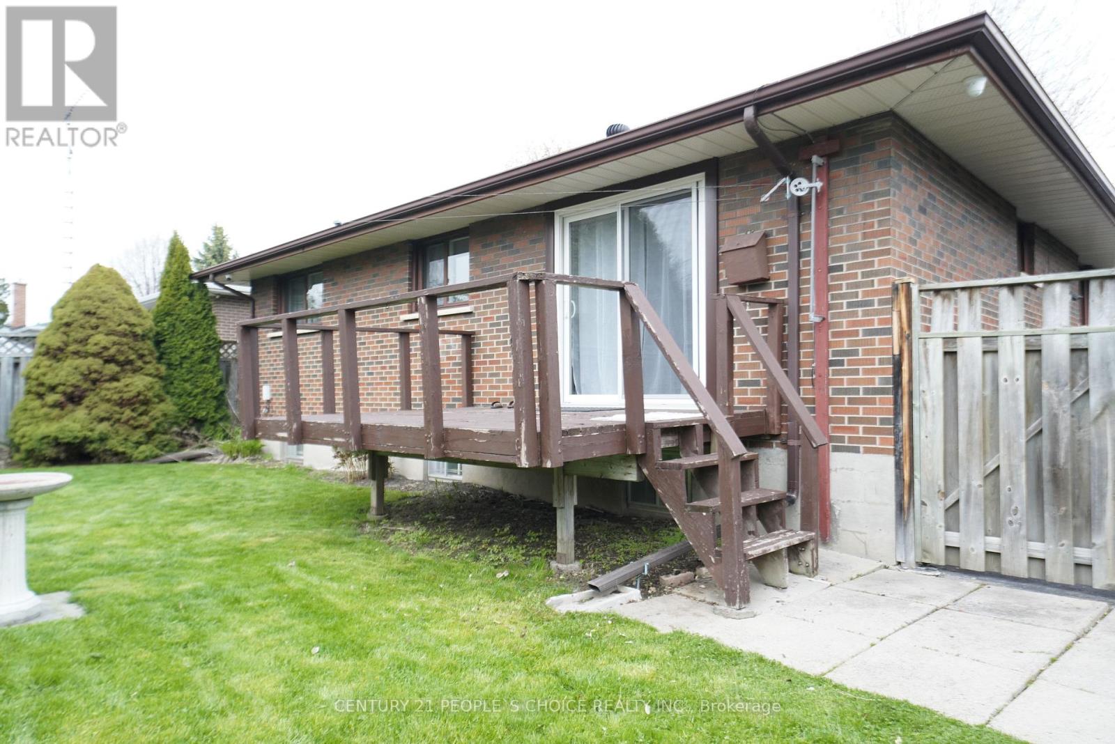 586 CENTRAL PK BOULEVARD N - 22