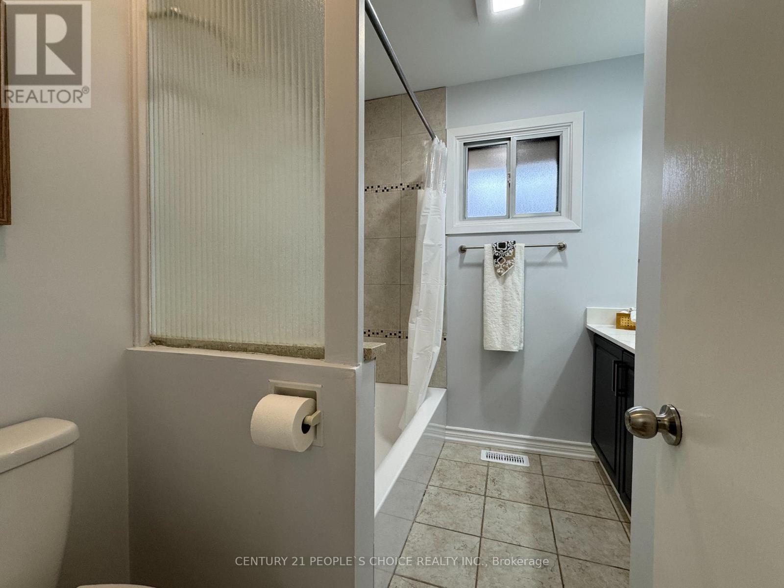 586 CENTRAL PK BOULEVARD N - 8