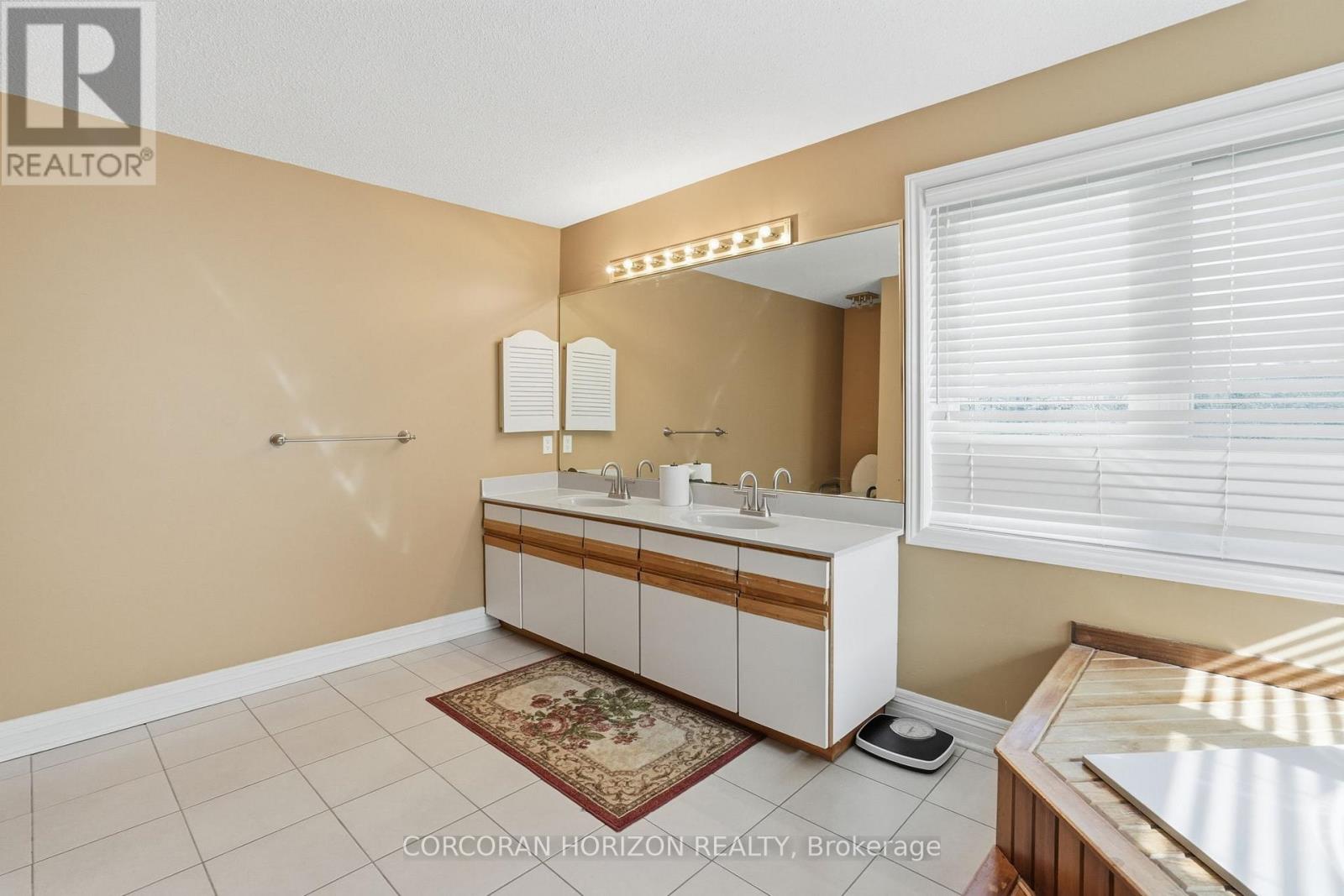 18 CURTIS CRESCENT - 24