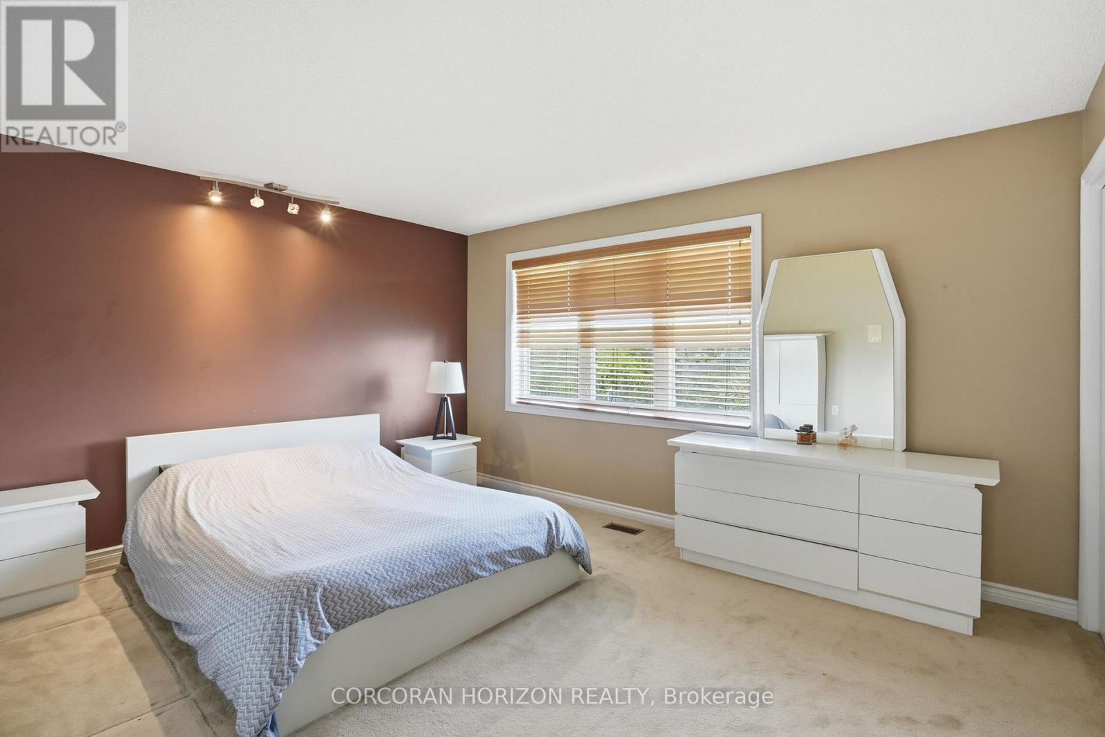 18 CURTIS CRESCENT - 27
