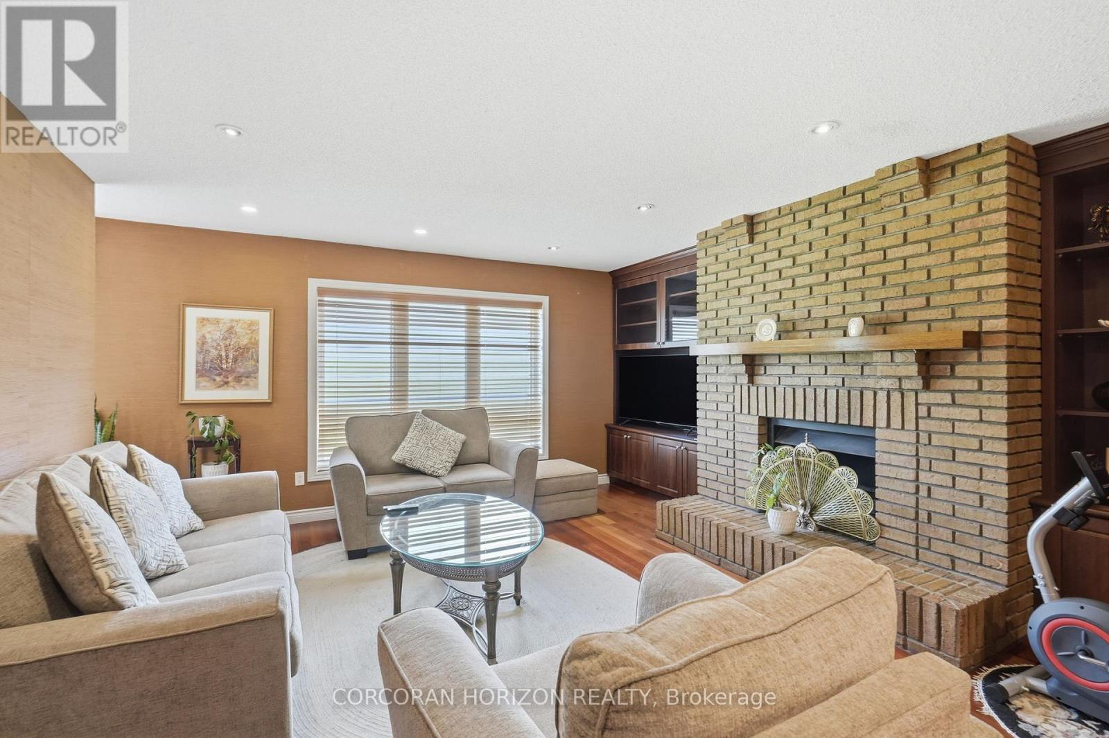 18 CURTIS CRESCENT - 7