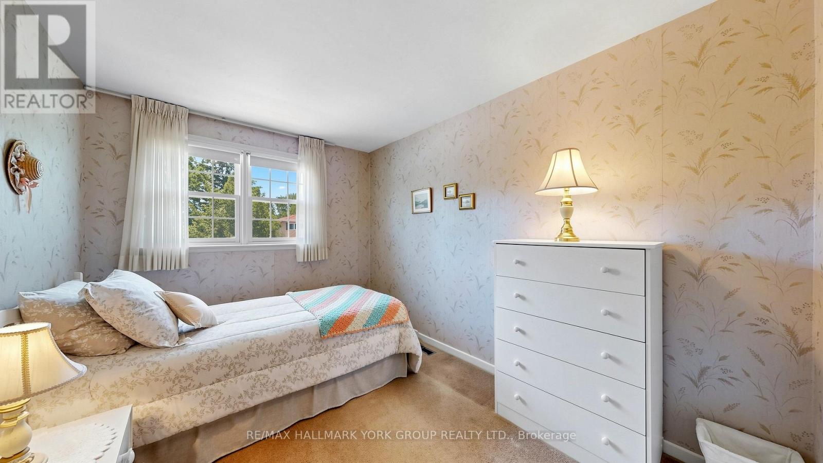 24 DEVINS DRIVE - 27