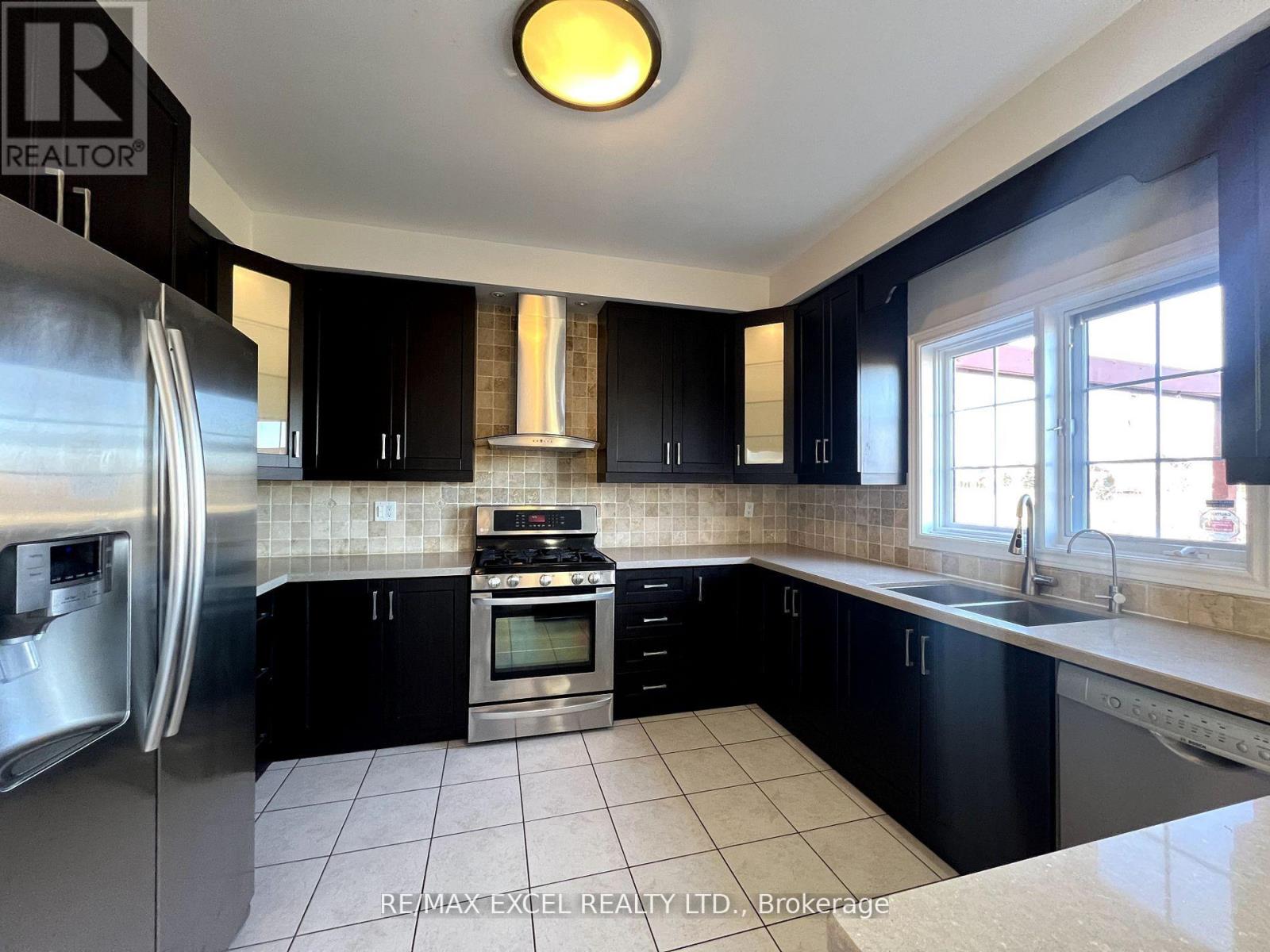 330 CALVERT ROAD - 35