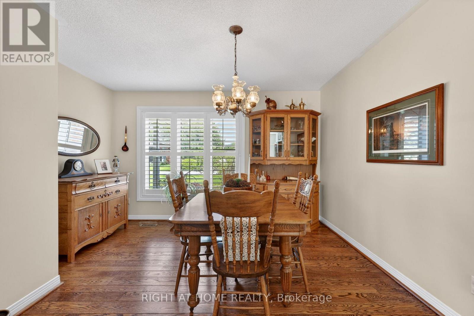 23 HOLLOWAY LANE - 11