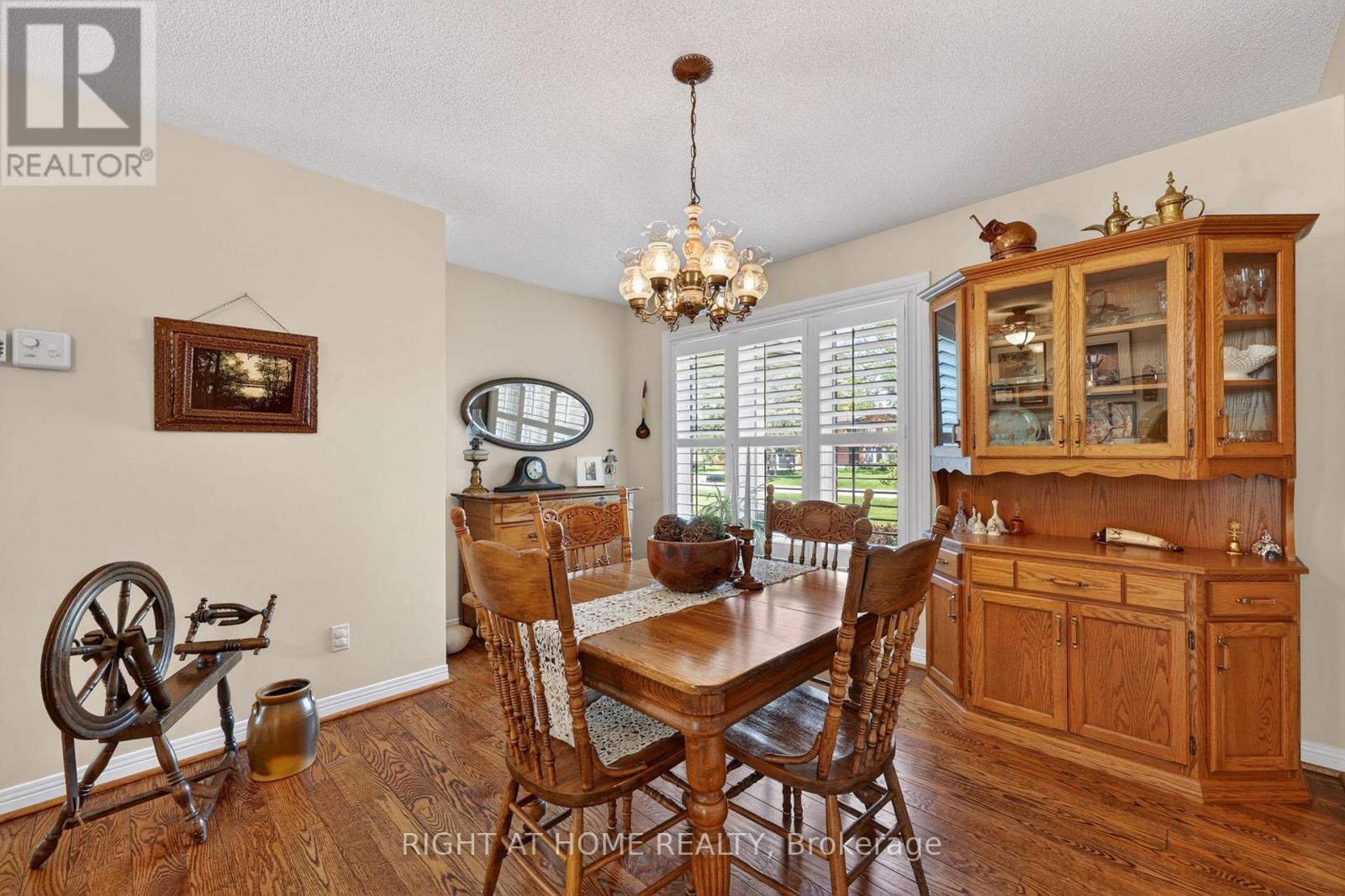 23 HOLLOWAY LANE - 12