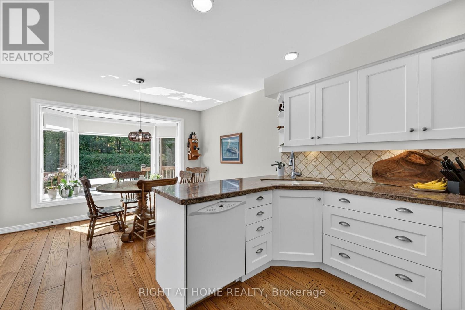 23 HOLLOWAY LANE - 15