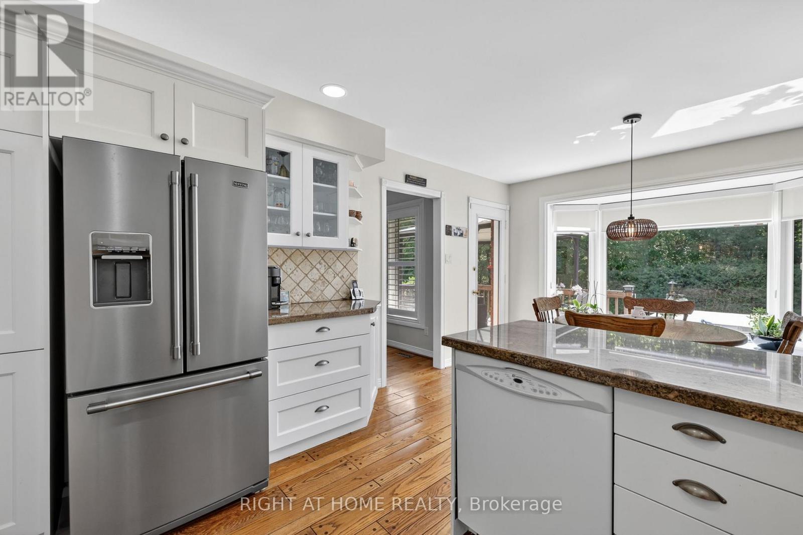23 HOLLOWAY LANE - 17