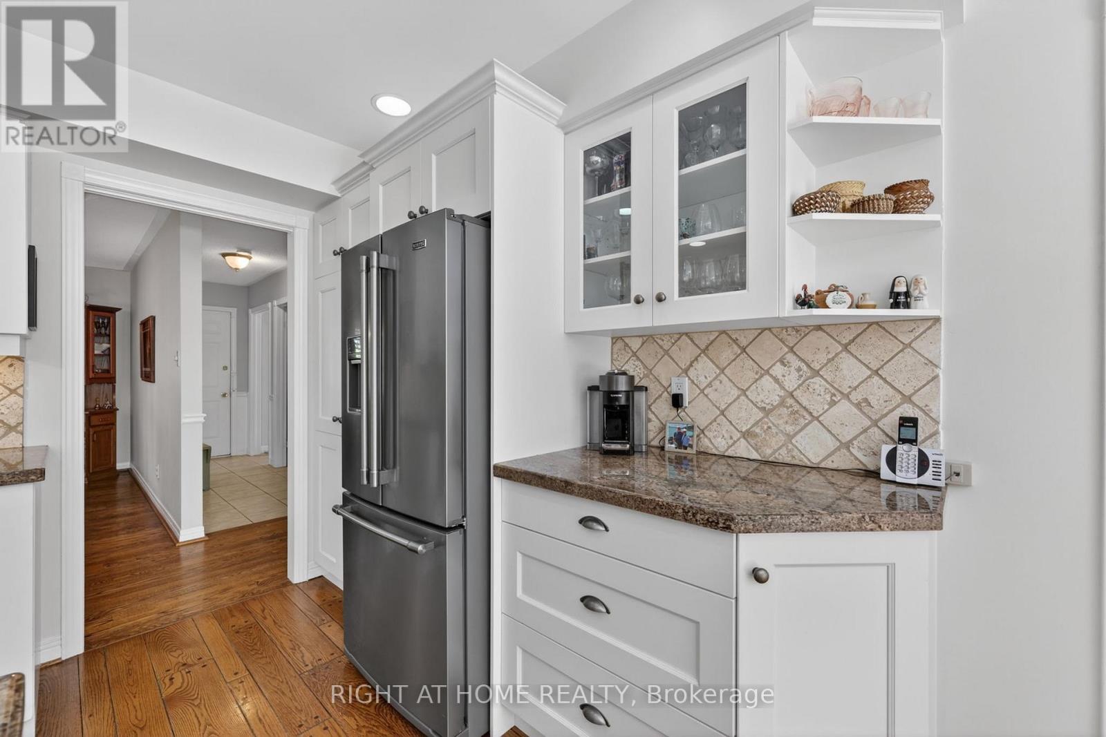 23 HOLLOWAY LANE - 19