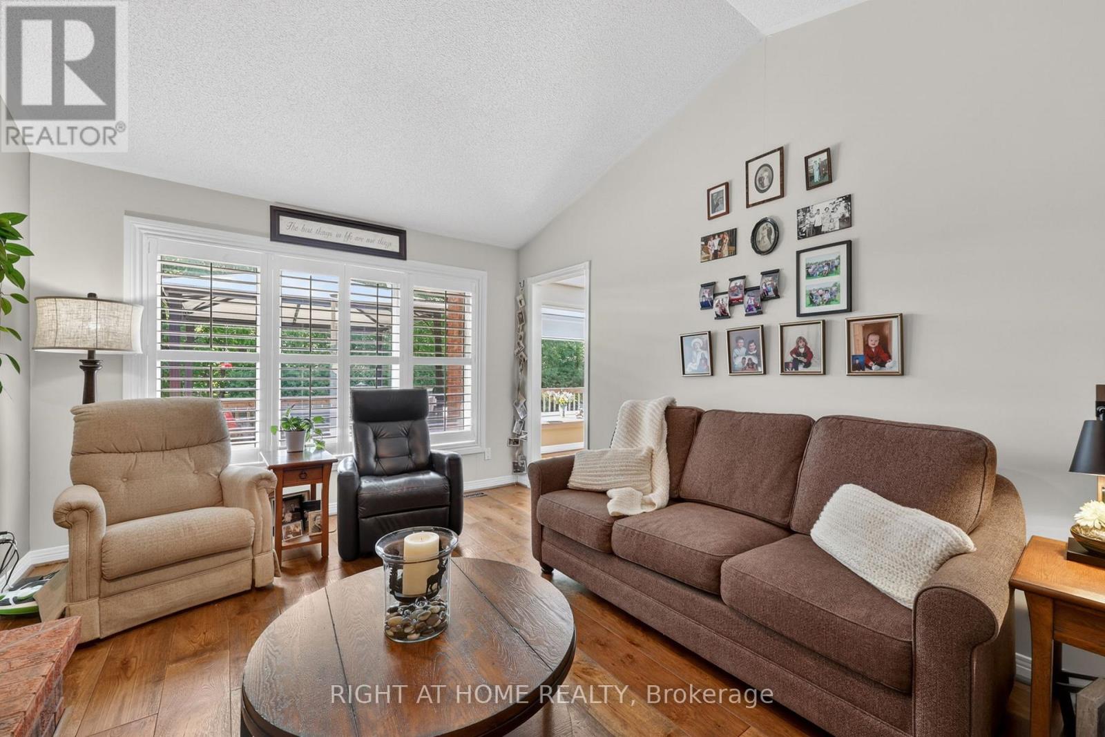 23 HOLLOWAY LANE - 24