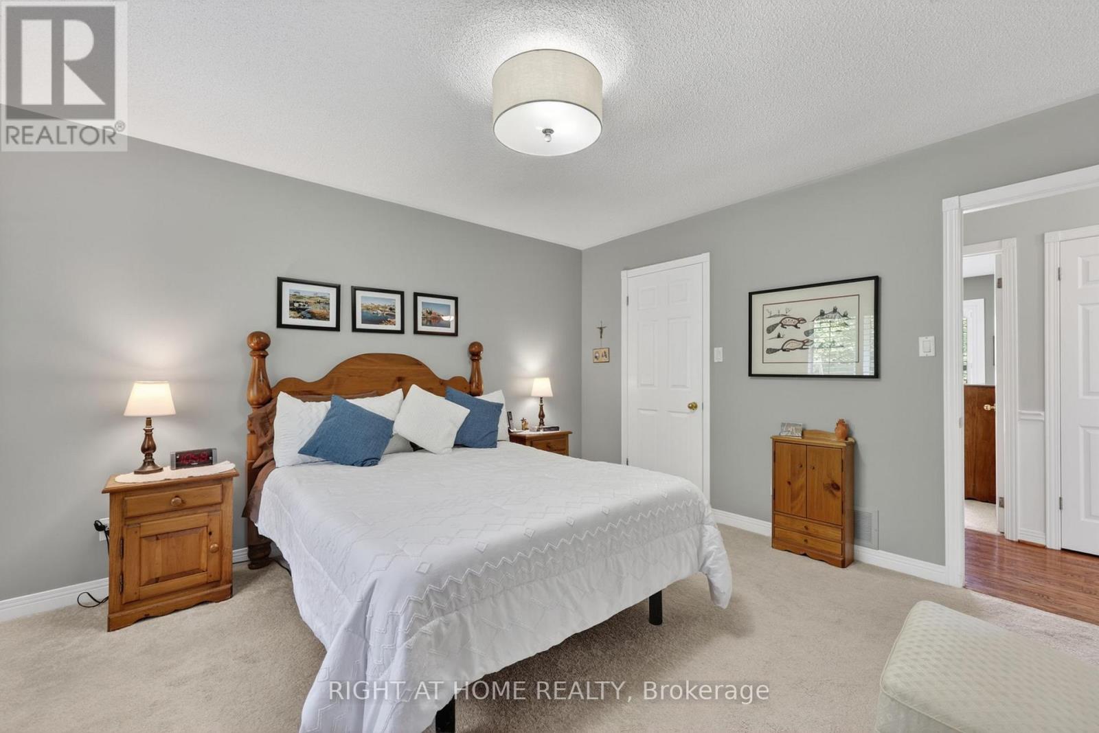 23 HOLLOWAY LANE - 26