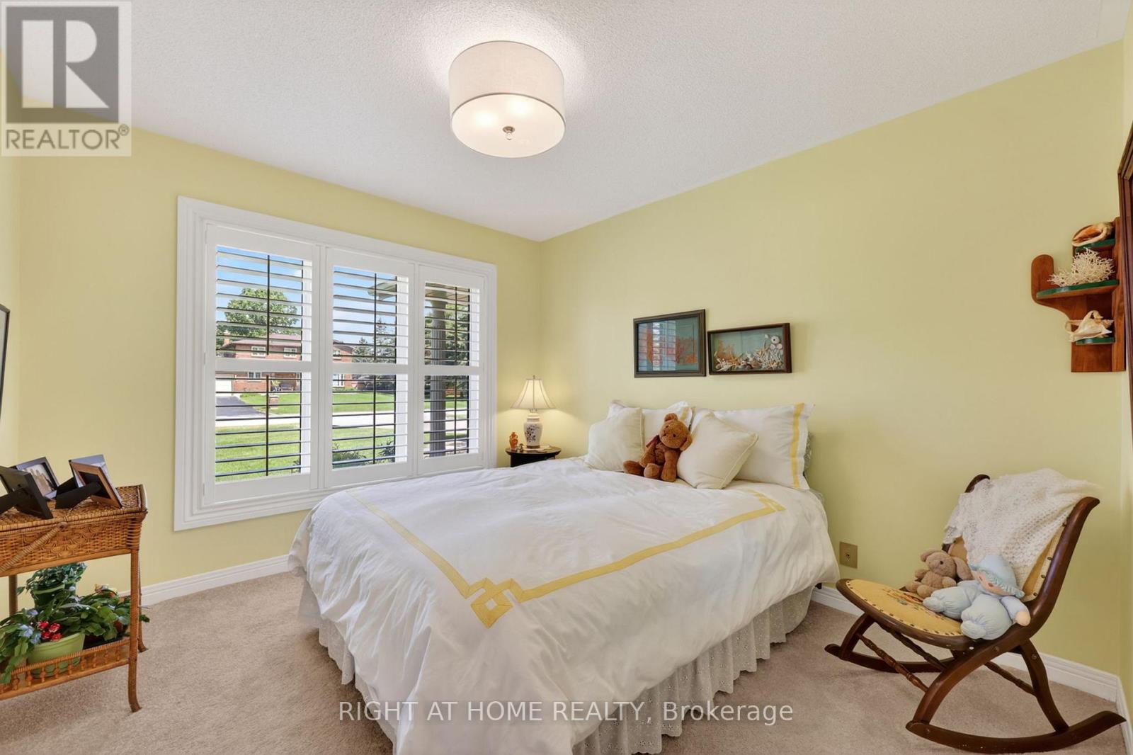 23 HOLLOWAY LANE - 30