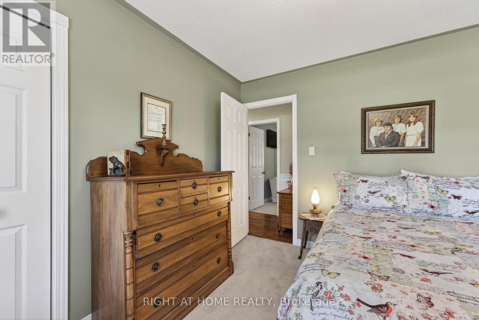 23 HOLLOWAY LANE - 33