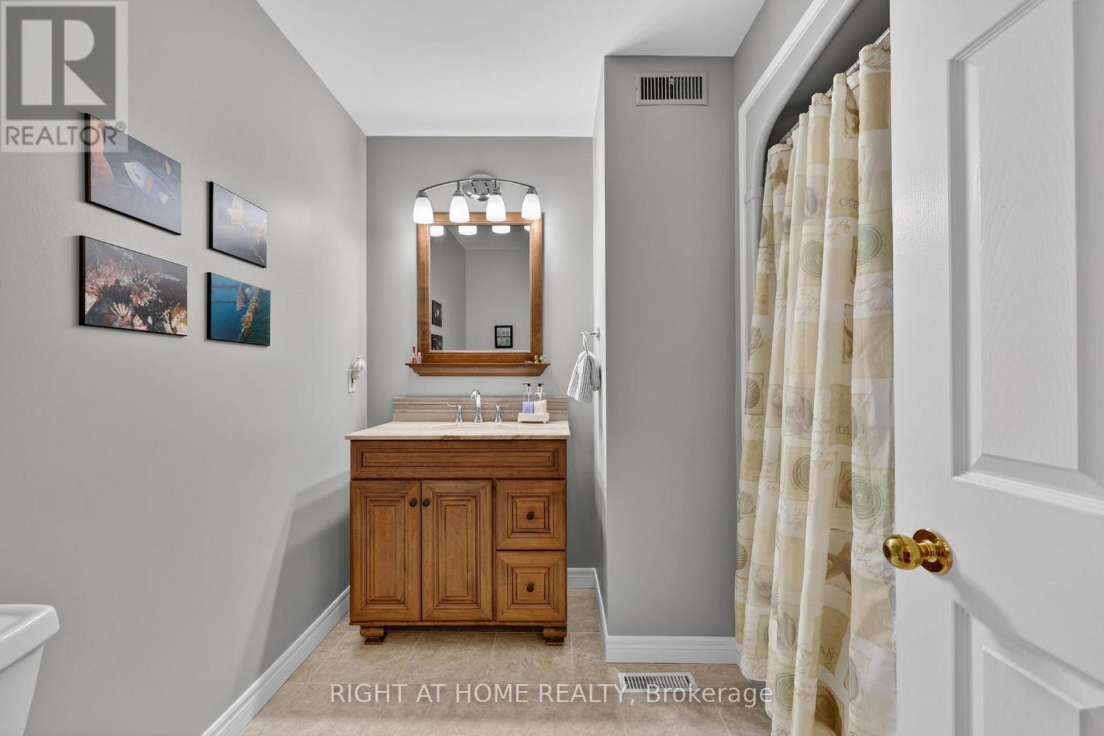 23 HOLLOWAY LANE - 35