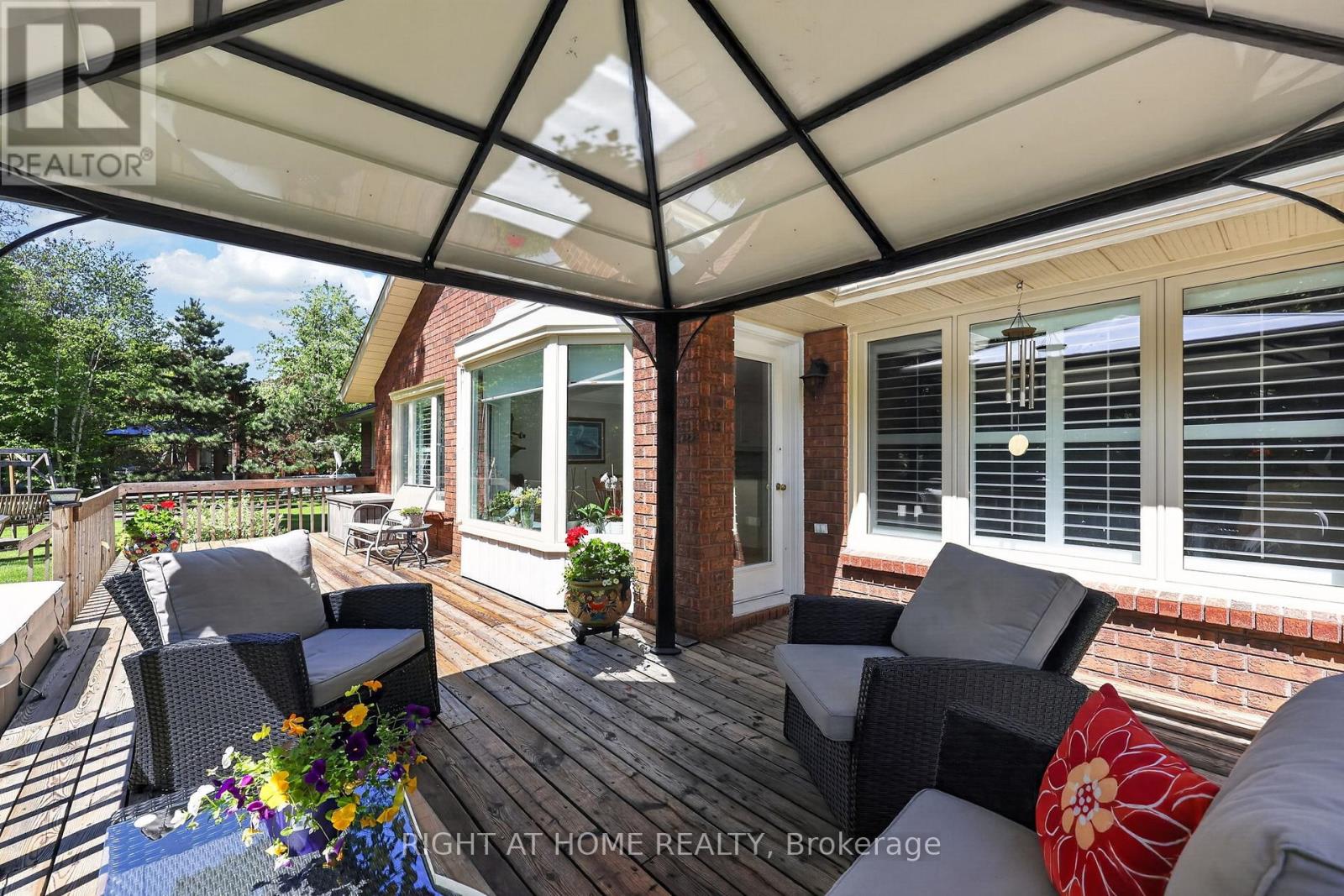 23 HOLLOWAY LANE - 41