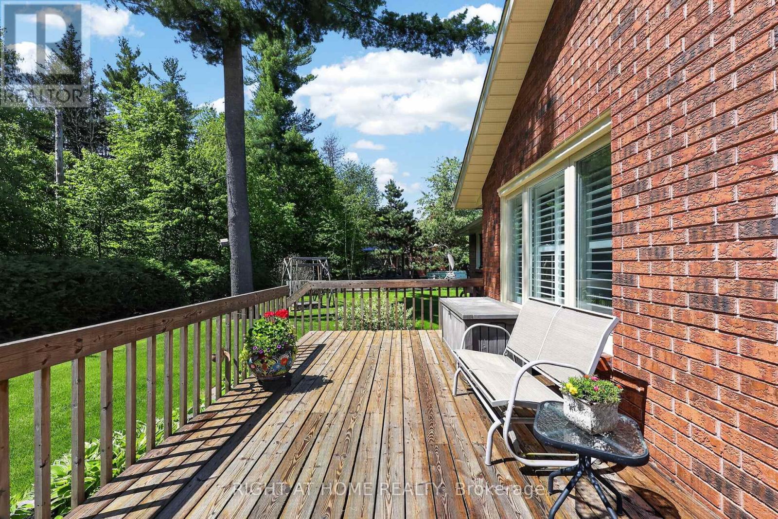 23 HOLLOWAY LANE - 42