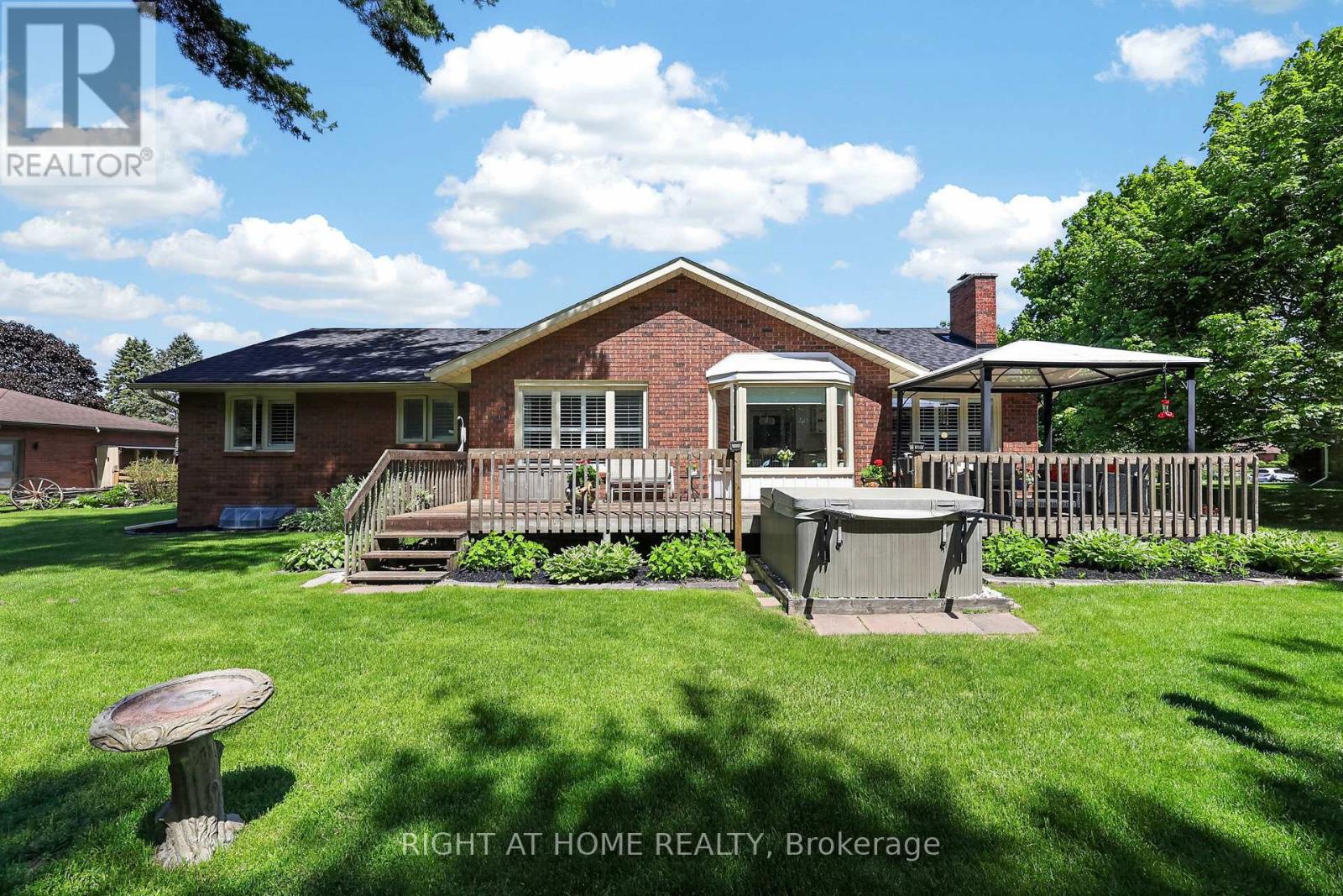 23 HOLLOWAY LANE - 50