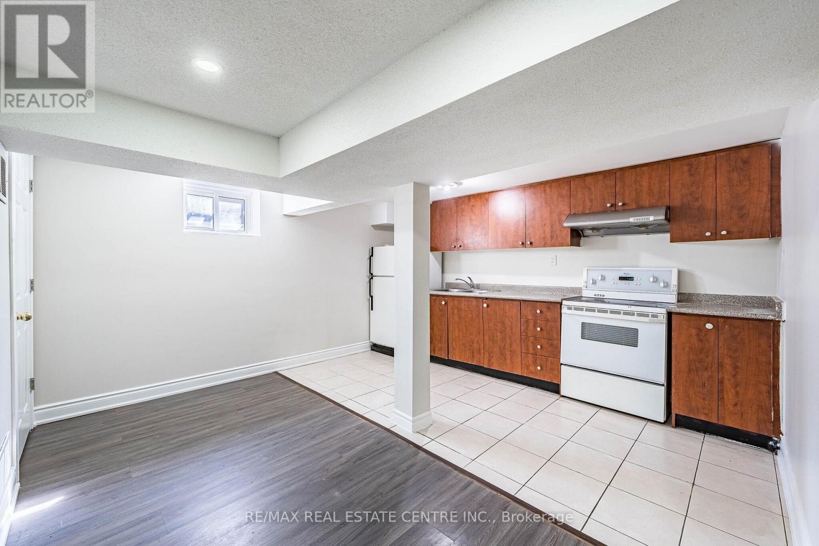 2 MILNER ROAD - 36