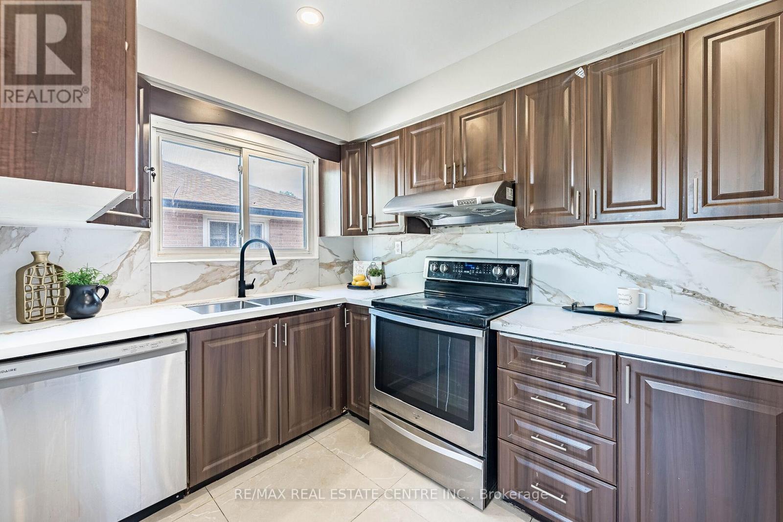 2 MILNER ROAD - 16