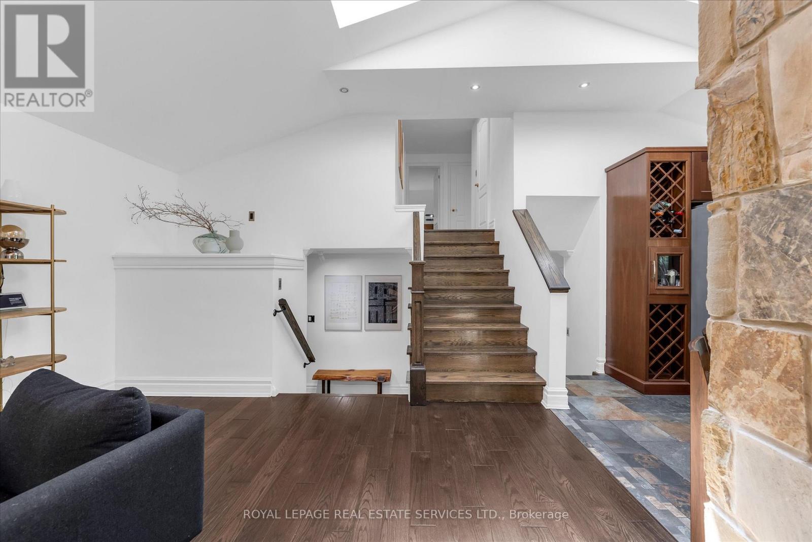 4163 LAKESHORE ROAD - 11
