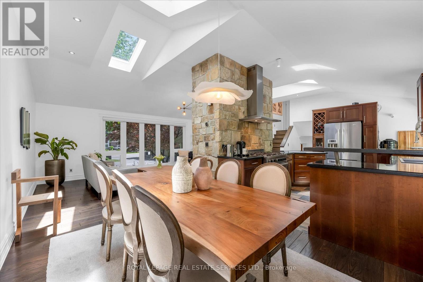 4163 LAKESHORE ROAD - 12