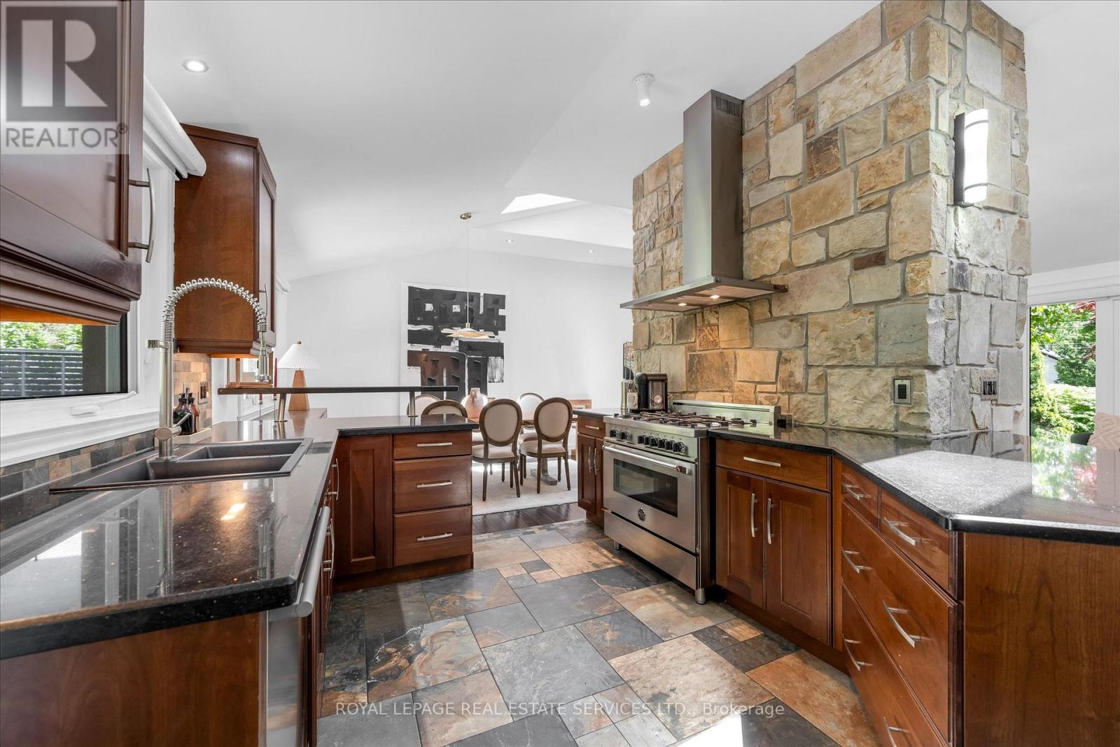 4163 LAKESHORE ROAD - 15