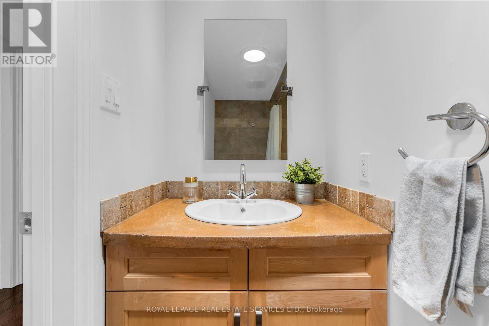 4163 LAKESHORE ROAD - 30