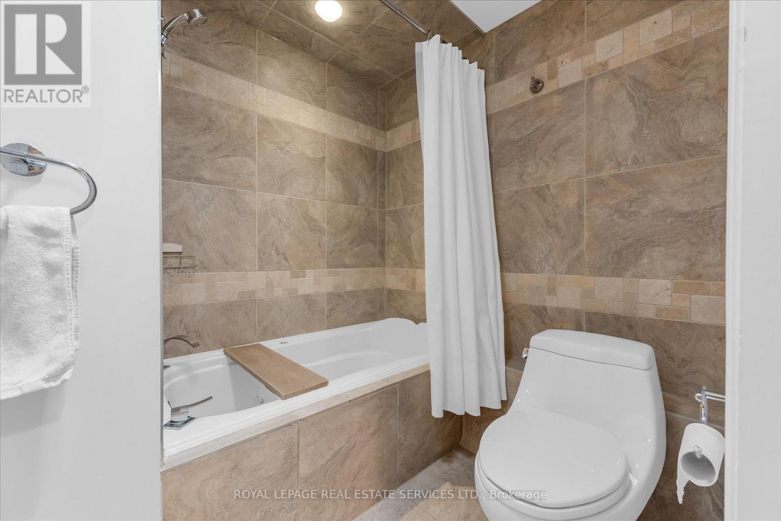 4163 LAKESHORE ROAD - 31