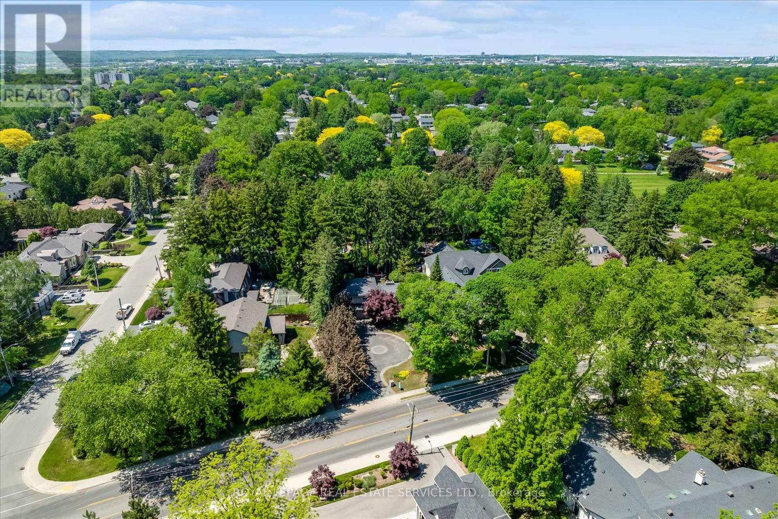 4163 LAKESHORE ROAD - 44