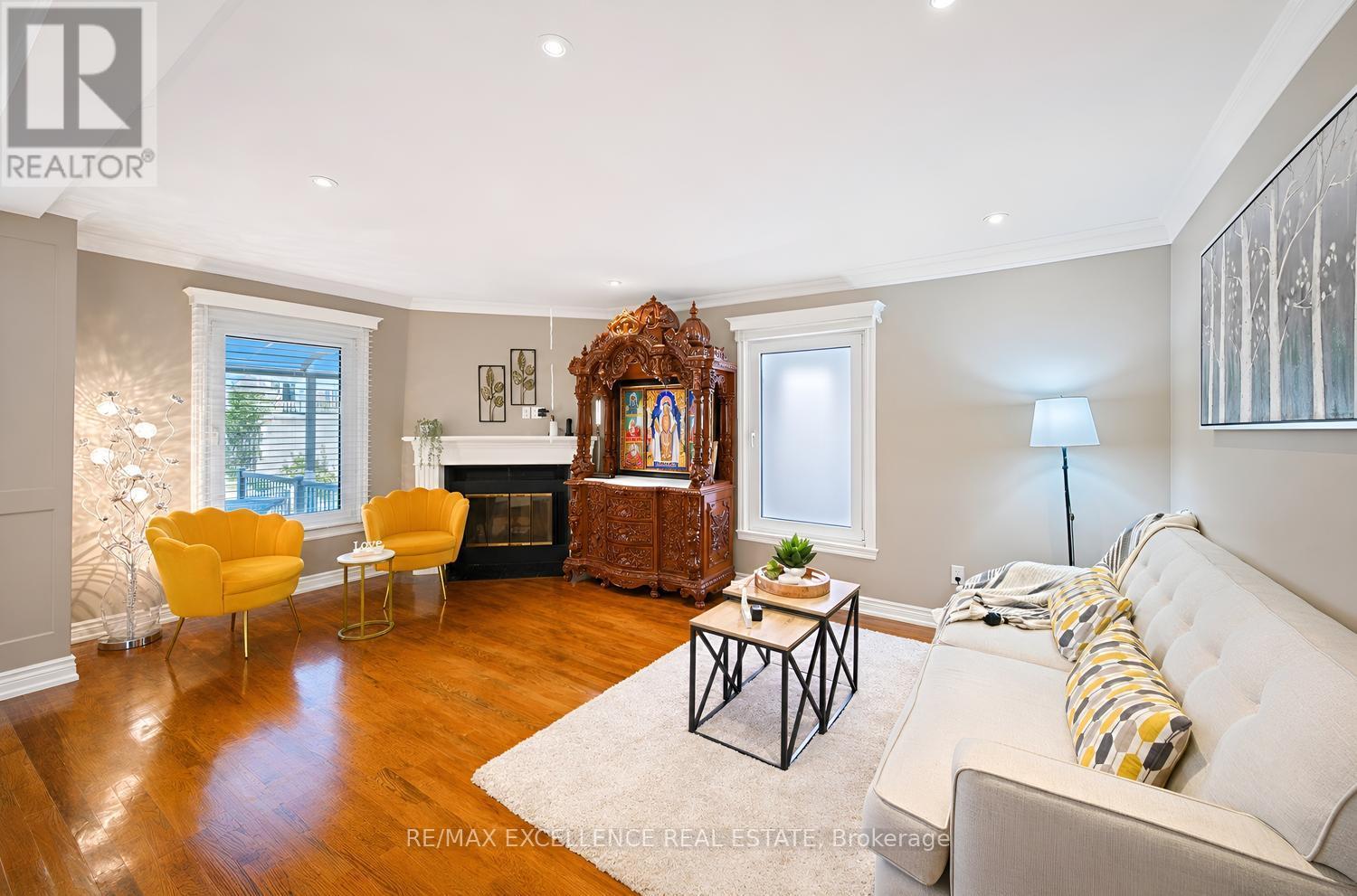 24 LILLY CRESCENT - 13