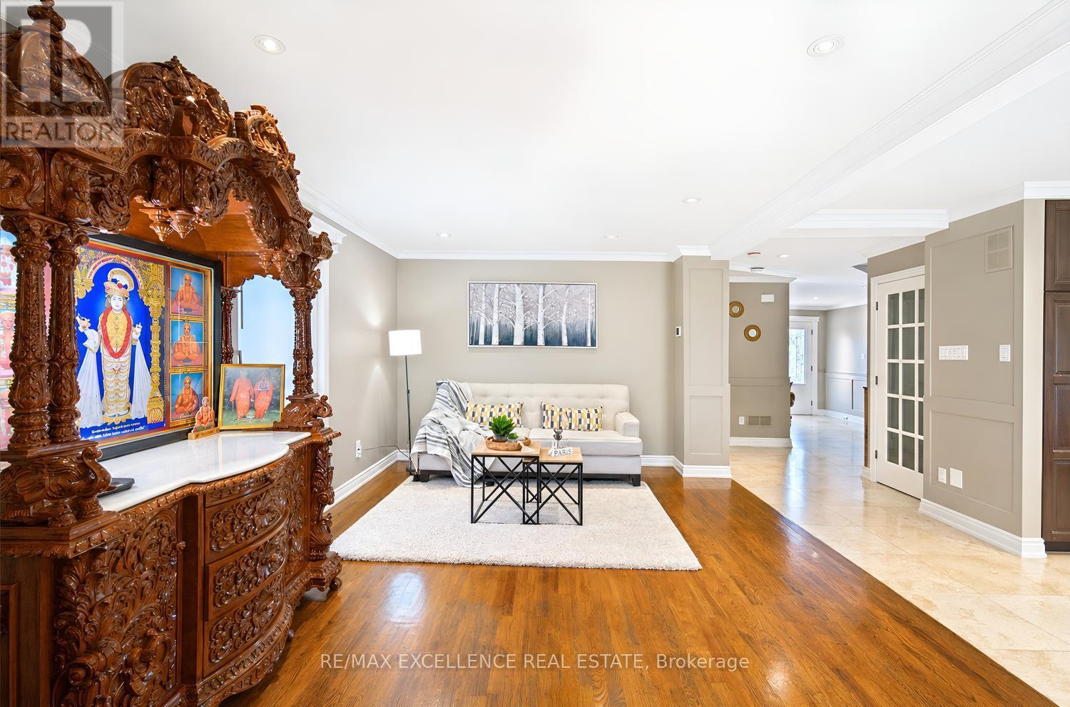 24 LILLY CRESCENT - 14