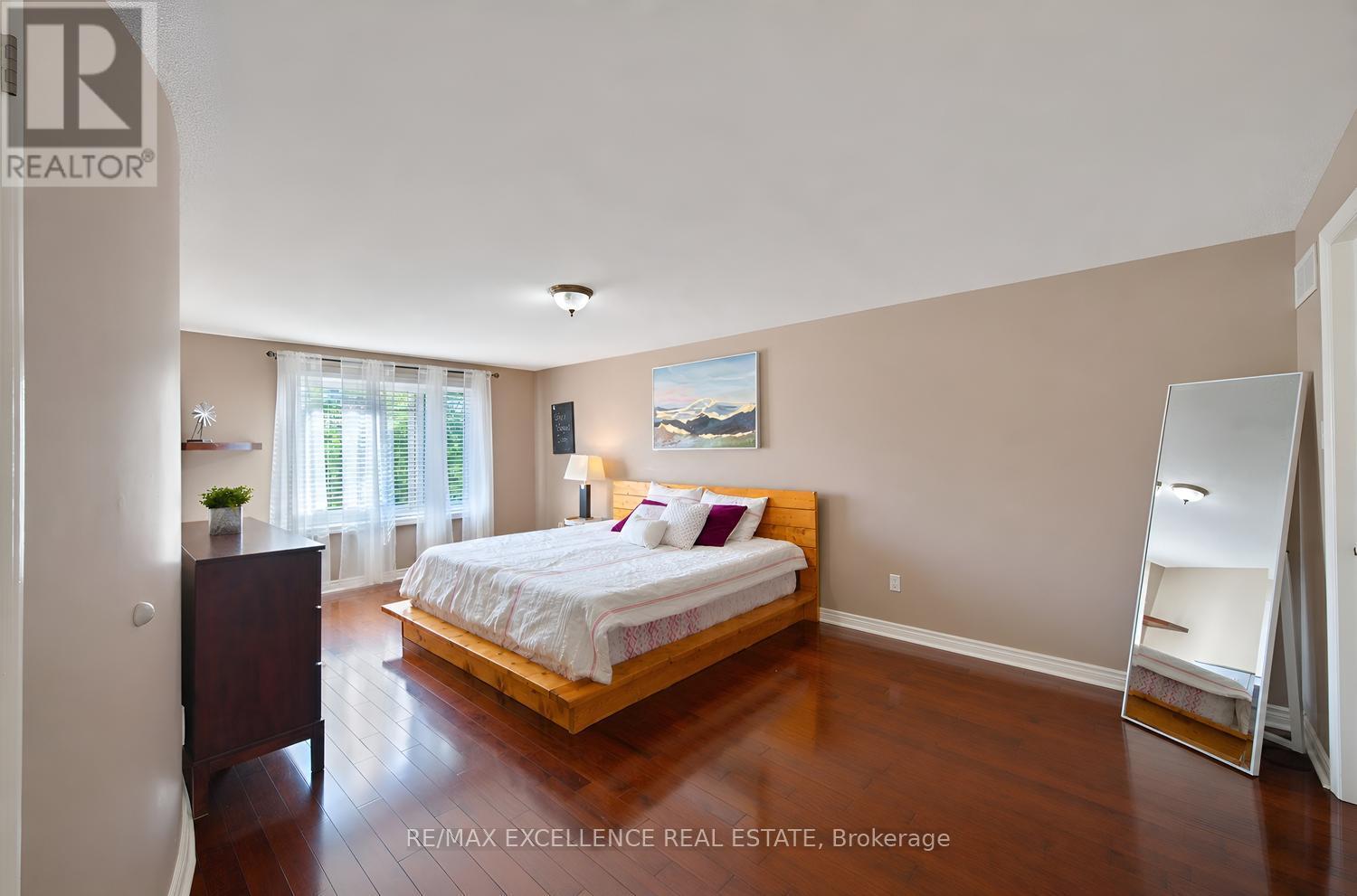 24 LILLY CRESCENT - 19