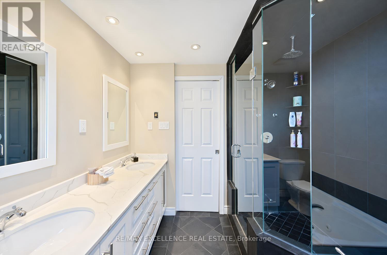 24 LILLY CRESCENT - 21