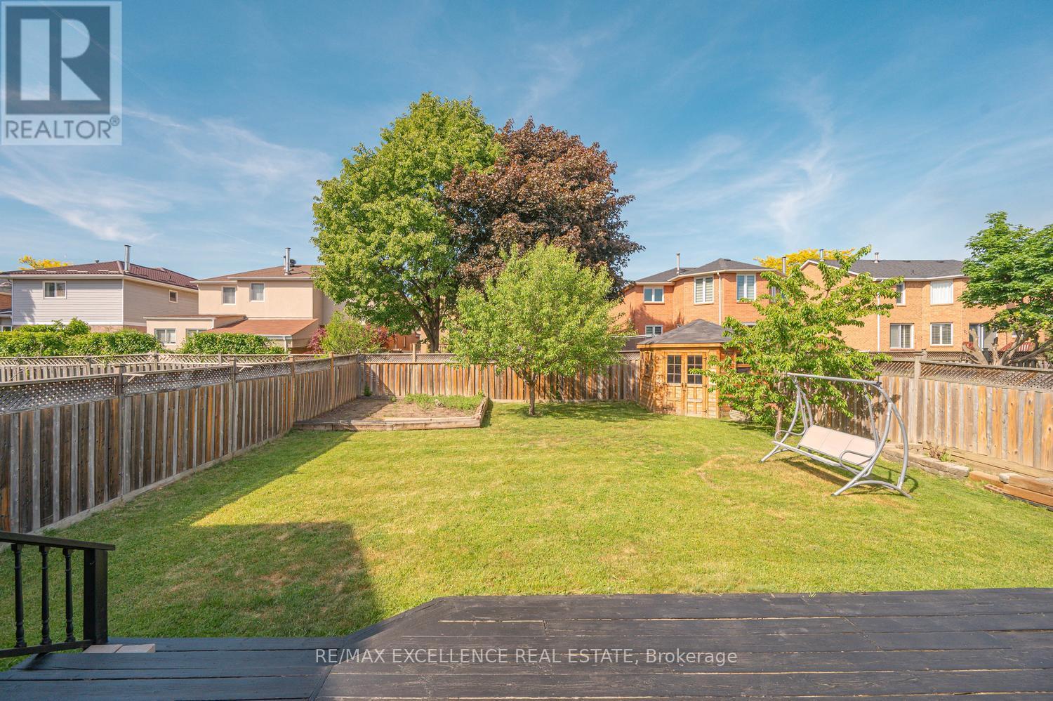 24 LILLY CRESCENT - 27