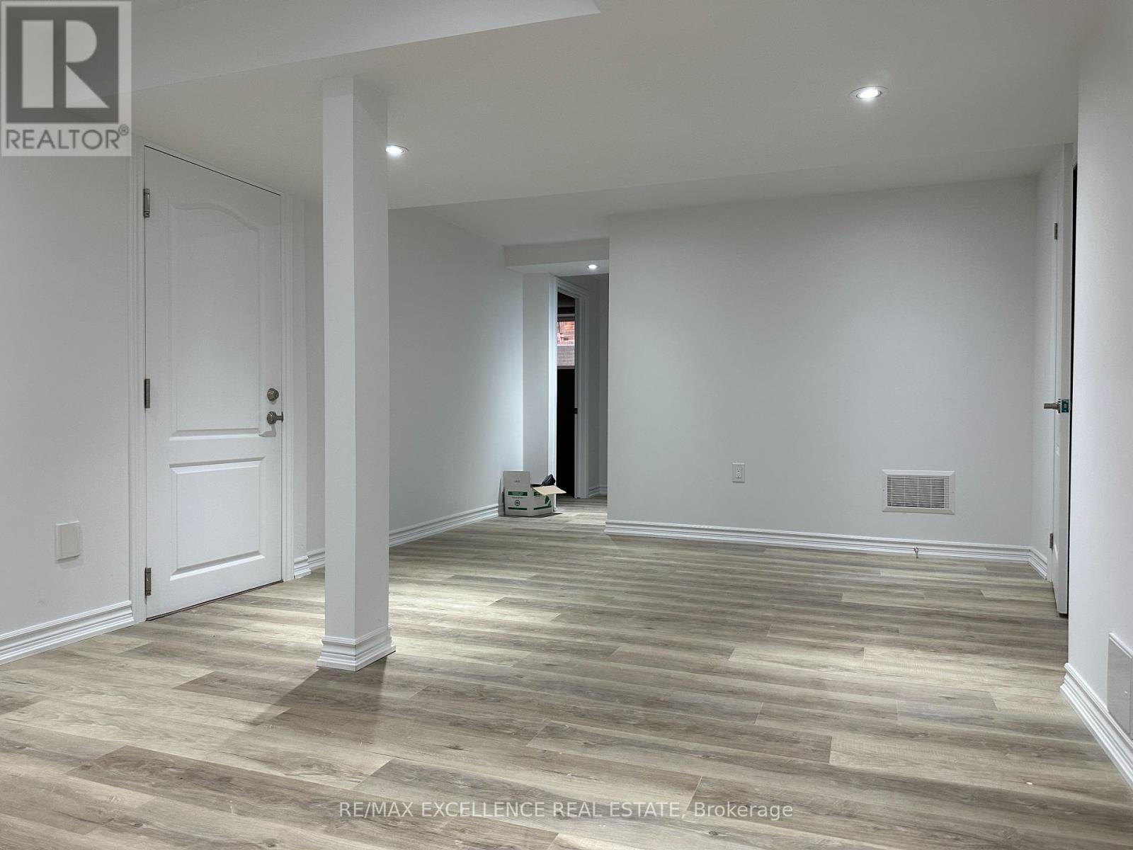 24 LILLY CRESCENT - 35