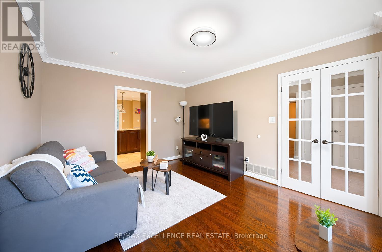 24 LILLY CRESCENT - 6